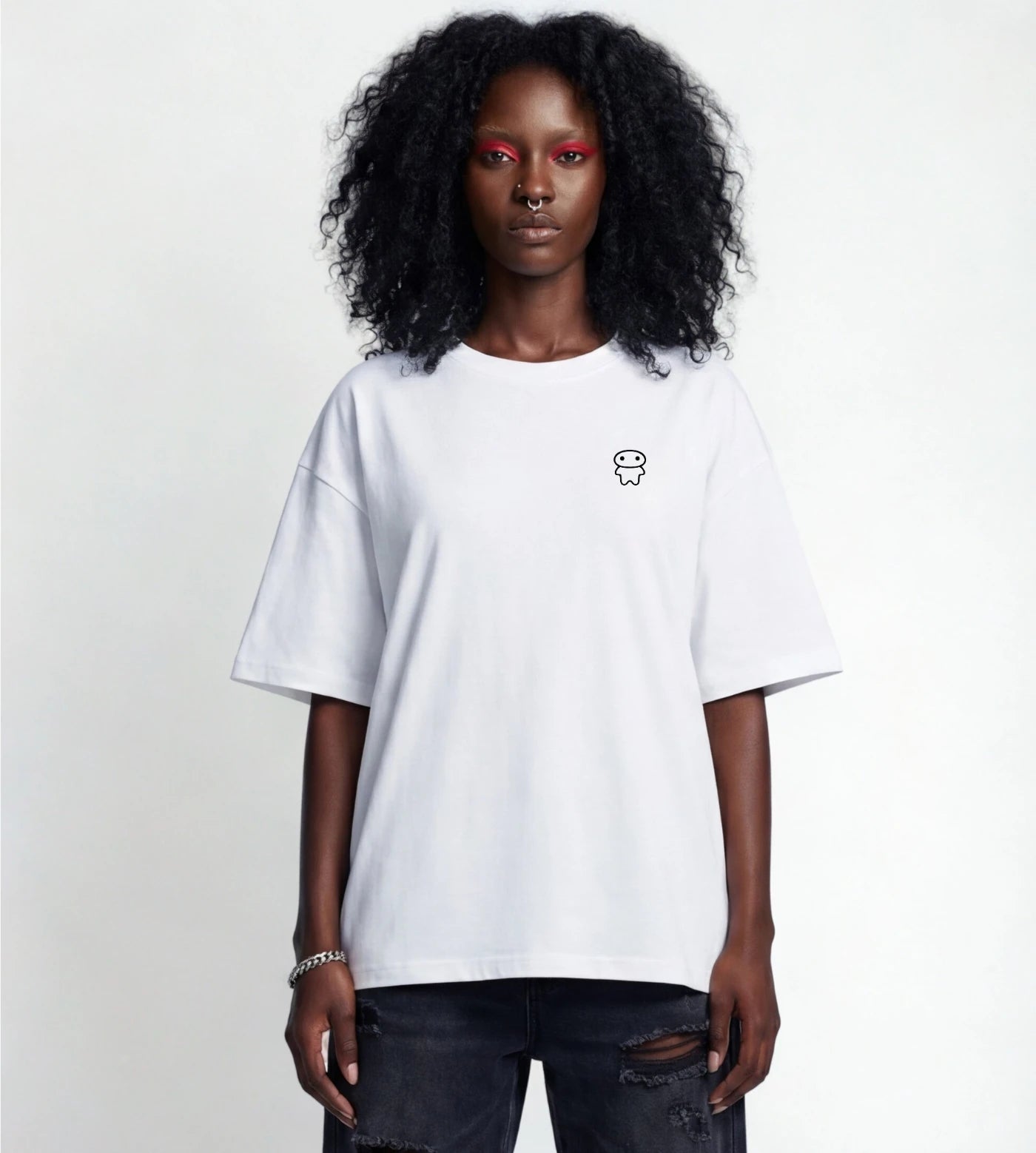 Model wears an XL white wide fit cotton T-shirt featuring a Lil Alien Bae chest graphic. 